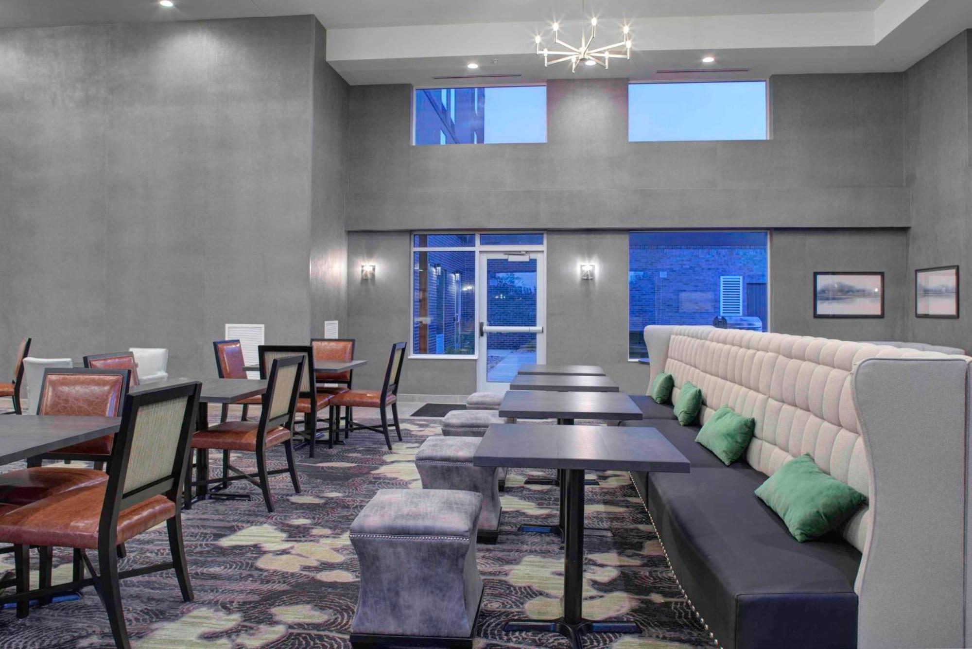 Homewood Suites By Hilton Lansing Eastwood Exterior photo