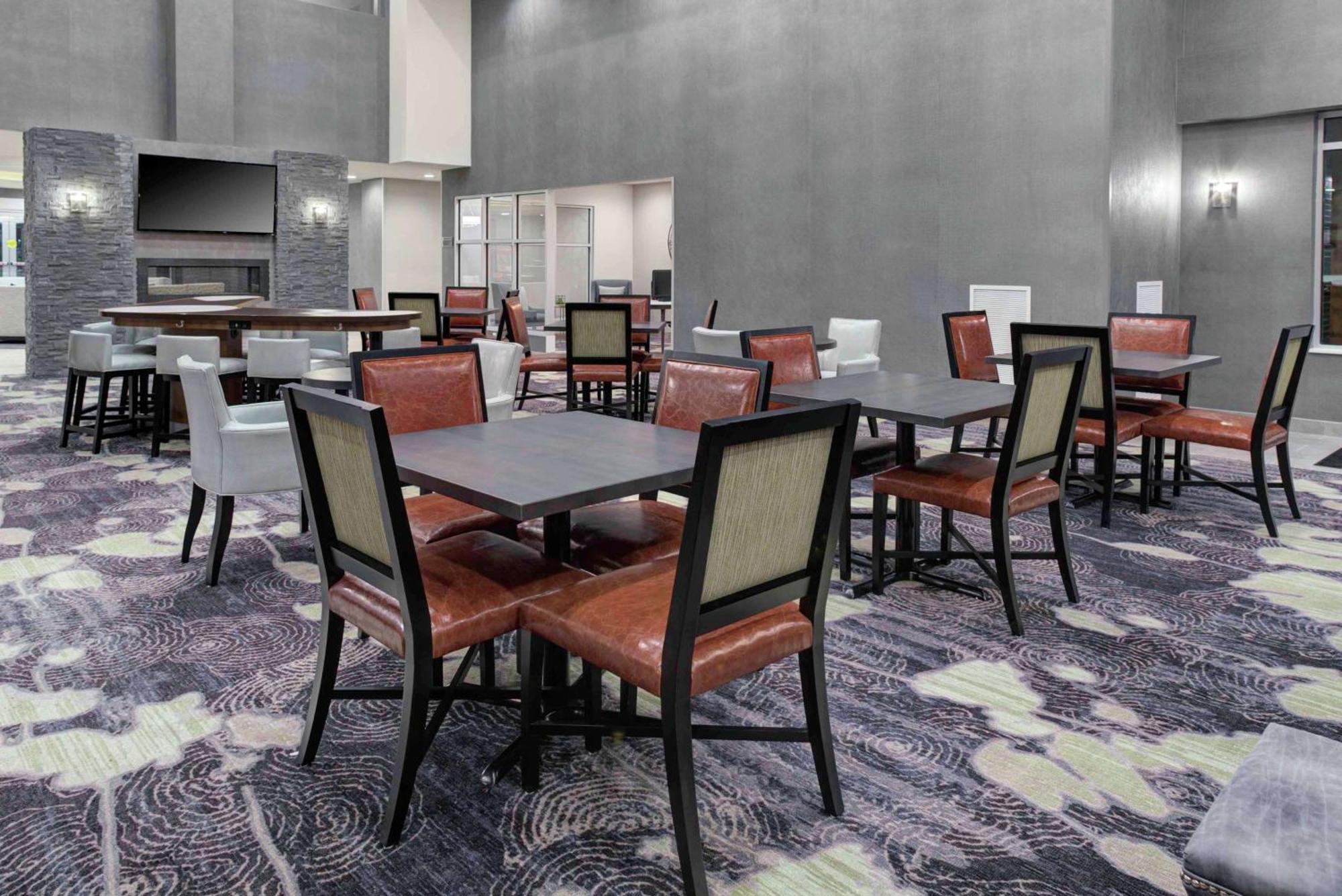 Homewood Suites By Hilton Lansing Eastwood Exterior photo